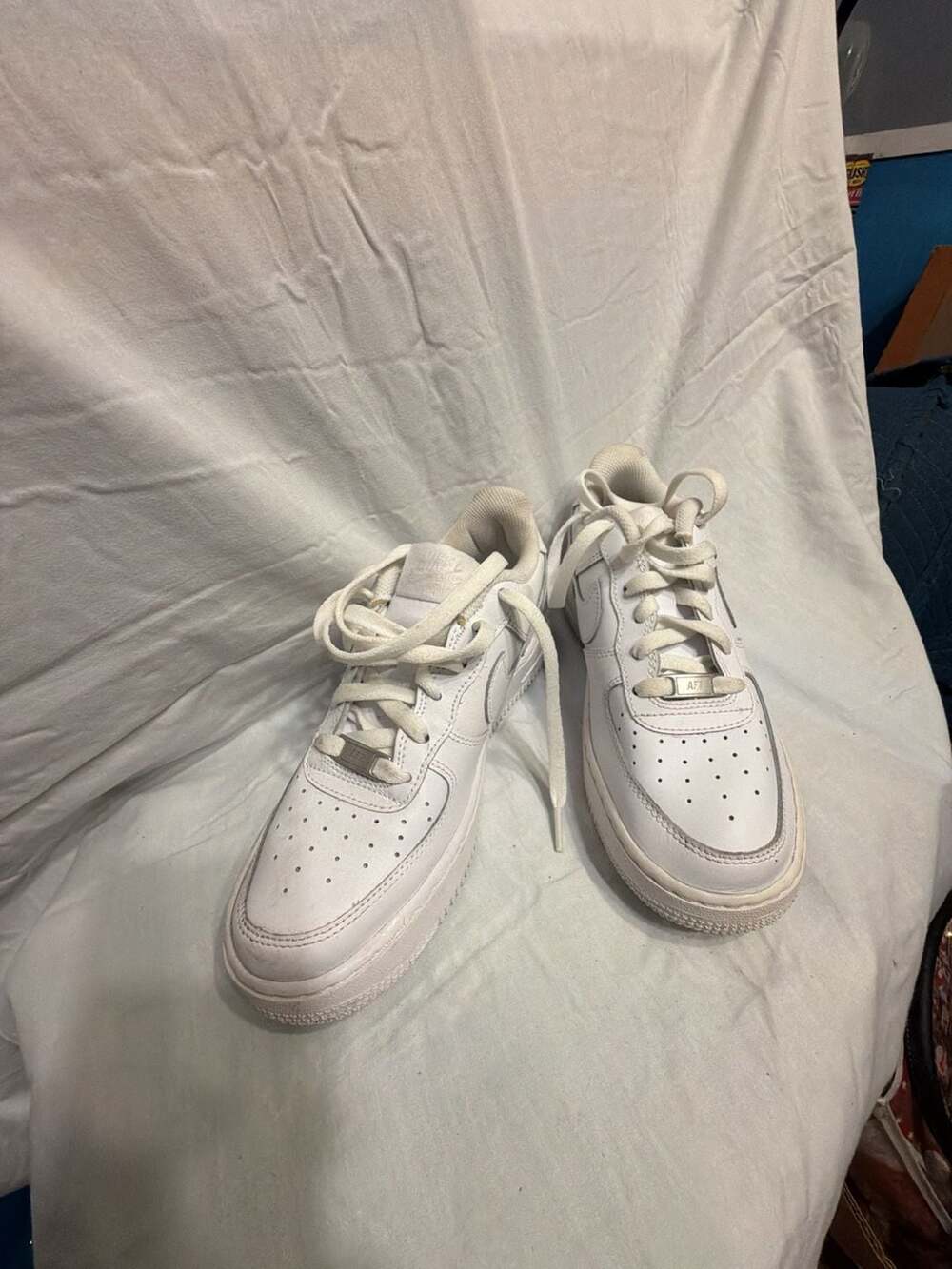 Nike Air Force 1 Youth GS White Sneakers - Picture 2 of 5